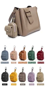 Mini portachiavi a zainetto su borsa in pelle e gamma di colori disponibili