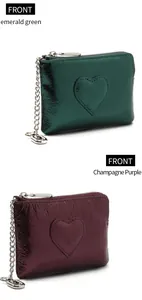Mini portefeuilles en cuir avec gaufrage coeur en vert émeraude et violet champagne