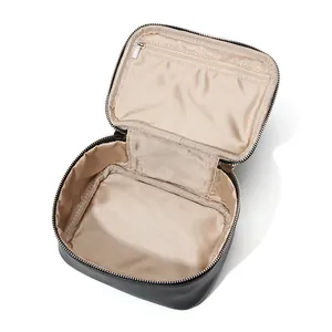 Trousse de toilette noire en cuir grainé avec grand intérieur et double fermeture éclair