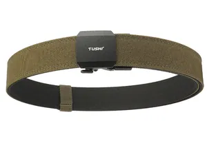 Détail de la ceinture tactique en nylon vert olive avec une boucle noire mate à clic