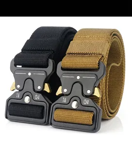 Detail eines 3,8 cm breiten taktischen Nylon-Gürtels mit 24KN Metallschnalle in Schwarz