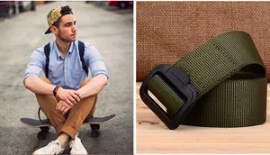 Détail de ceinture tactique en nylon vert armée avec boucle noire et scène extérieure