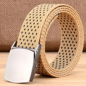 Khaki nylon geweven riem met zwart ruitpatroon en mat zilveren metalen gesp