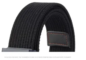 Detail der 3mm dicken schwarzen Nylon-Gürtelstruktur und hochwertigem Lederende