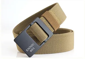 Gros plan de la ceinture tactique tressée kaki avec boucle en alliage noir ENNIU 601