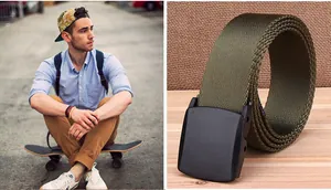 Détail de la ceinture en nylon vert armée avec boucle en plastique noir mat sur bois
