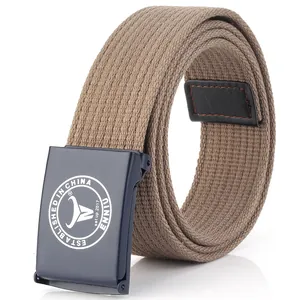 Khaki Nylon-Canvas-Gürtel mit mattblauer Metallschnalle und Stierkopf-Logo-Design