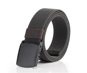 Vue détaillée de la ceinture en nylon extensible gris anthracite avec boucle YKK mate