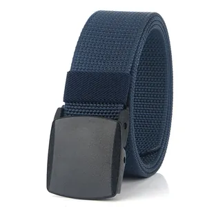 Ceinture en nylon bleu marine pour hommes avec une boucle automatique noire mate élégante