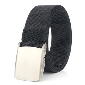 Schwerer Nylon-Webgürtel für Herren mit matter silberner Metallschnalle in Schwarz