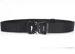 Détail de la ceinture tactique en nylon avec boucle en métal à dégagement rapide robuste