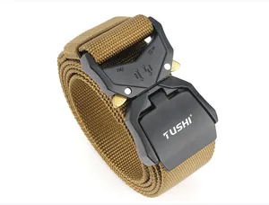 Détail de la ceinture tactique en nylon avec boucle rapide de 3,8 cm en brun coyote