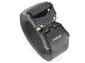 Détail d'une ceinture tactique en nylon robuste avec boucle en alliage rapide
