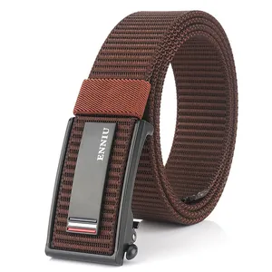Cintura casual da uomo in nylon marrone con fibbia automatica nera e trama intrecciata