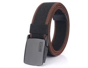 Close-up of the ENNIU elastic woven belt featuring a matte black buckle and striped pattern