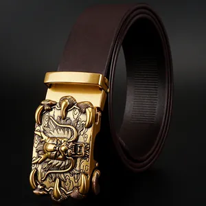 Herren Ledergürtel Business mit goldener Drachen-Relief Automatikschließe auf schwarzem Grund