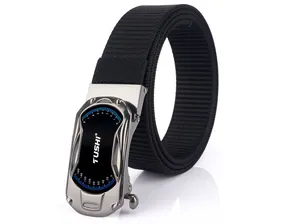 Détail de ceinture en nylon pour hommes avec sangle tissée et boucle en alliage de style auto