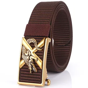 Ceinture pour homme en toile marron tressée avec boucle automatique en métal doré crocodile