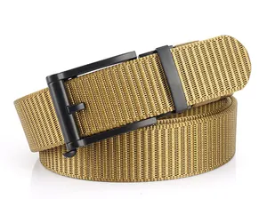 Détail de la ceinture tactique en nylon kaki avec boucle en alliage noir mat