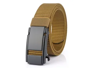 Details des coyote-braunen Nylon-Taktikgürtels mit matter schwarzer Automatik-Metallschnalle