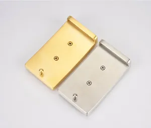 Interne Struktur der Gürtelschnallen aus Edelstahl in Gold und Silber mit Schraubendetails