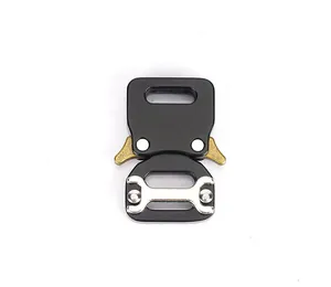 Detalle de la hebilla cobra de 15mm en aleación de zinc negro mate y oro
