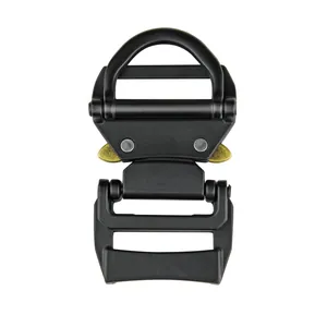 Détail d'une boucle à dégagement rapide de 25 mm pour colliers et laisses tactiques