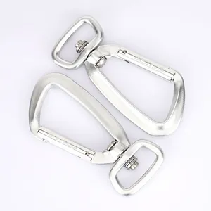 Zwei matte silberne D-Ring Karabiner mit 360-Grad-Wirbel für Outdoor-Ausrüstung