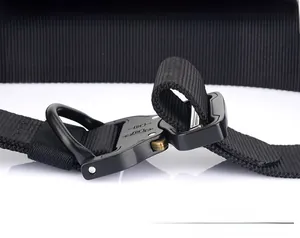 Detail of 4.3cm tactical nylon belt with metal quick-release buckle and D-ring