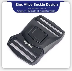 Detail view of the durable black zinc alloy quick-release buckle with TUSHI branding