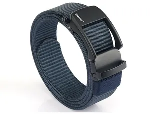 Detailansicht des 3,5 cm dunkelblauen Nylon-Flechtgürtels mit matter Automatik-Metallschnalle