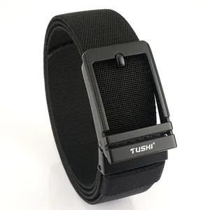 Ceinture homme en nylon noir avec boucle métallique mate et texture tissée élégante
