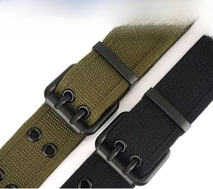 Détail de ceintures tactiques en toile vert armée et noir avec boucle à double ardillon