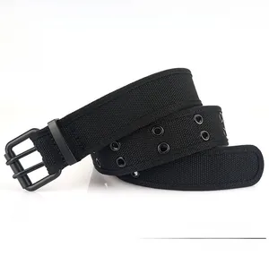 Détail de la pointe renforcée sur la ceinture tactique en nylon avec boucle double