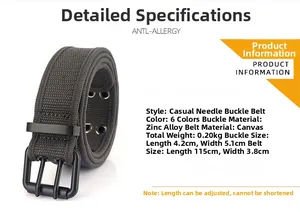 Détail d'une ceinture en toile avec boucle à double ardillon en alliage de zinc