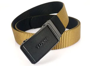 Détail de ceinture tactique en nylon bicolore avec boucle automatique noire texturée