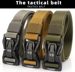 Tre cinture tattiche in nylon resistente con fibbie metalliche a sgancio rapido multicolore
