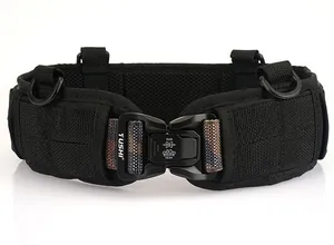 Détail de ceinture tactique avec boucle métallique rapide et système de fixation Molle