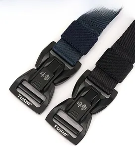 Dettaglio cintura tattica in nylon 2,5cm con fibbia a sgancio rapido blu e nero