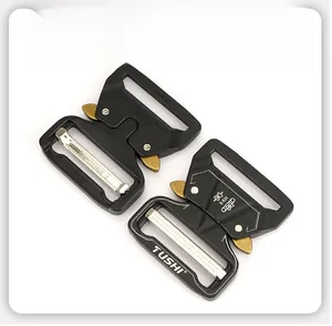 Detail of heavy-duty zinc alloy tactical buckle with 5KN strength and TUSHI logo