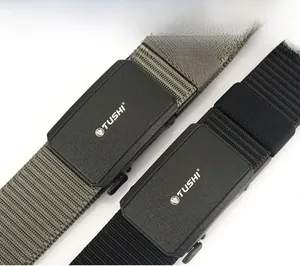 Détail des ceintures tactiques en nylon vert armée et noir avec boucles automatiques