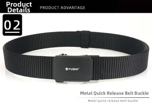 Détail d'une ceinture tactique en nylon noir avec boucle automatique en métal mat