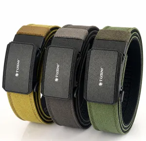 Detailweergave van zware 1100D nylon tactische riemen in bruin, grijs en groen