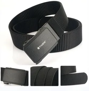 Détail macro du tissage en nylon et boucle automatique ergonomique mate de ceinture
