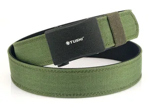 Vue détaillée de la ceinture tactique en nylon vert armée avec boucle automatique noire mate