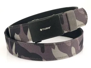 Détail de la ceinture tactique en nylon double couche avec motif camouflage et boucle