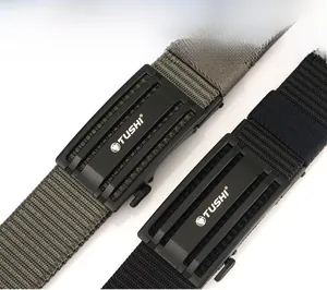 Détail de ceintures tactiques en nylon noir et vert avec boucle mate marque TUSHI