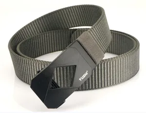Détail de la ceinture tactique en nylon TUSHI avec boucle noire mate et texture tissée grise