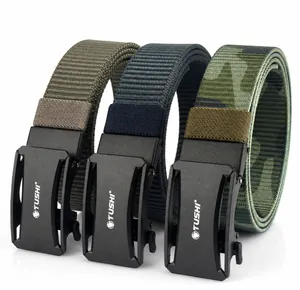Drei langlebige Nylon-Gürtel in Khaki, Blau und Camo mit matten schwarzen Schnallen