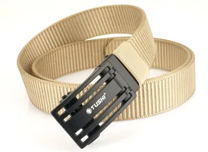 Détail de la ceinture tactique en nylon kaki avec boucle automatique noire mate texturée